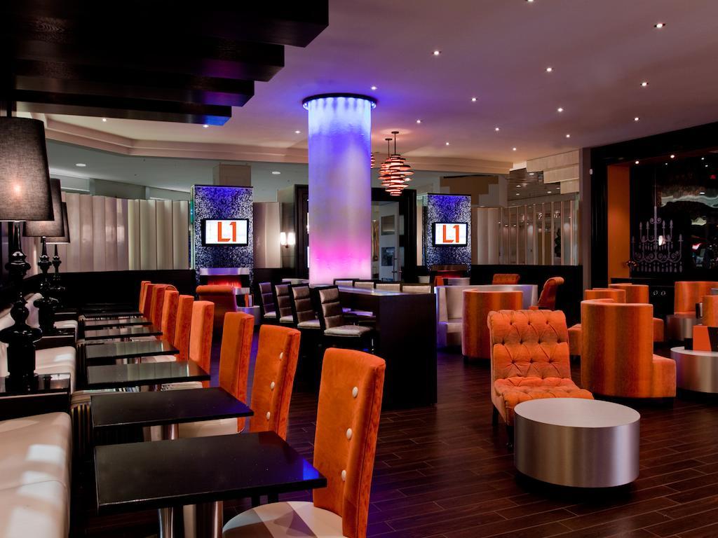 Fantasyland Hotel Edmonton Exterior foto